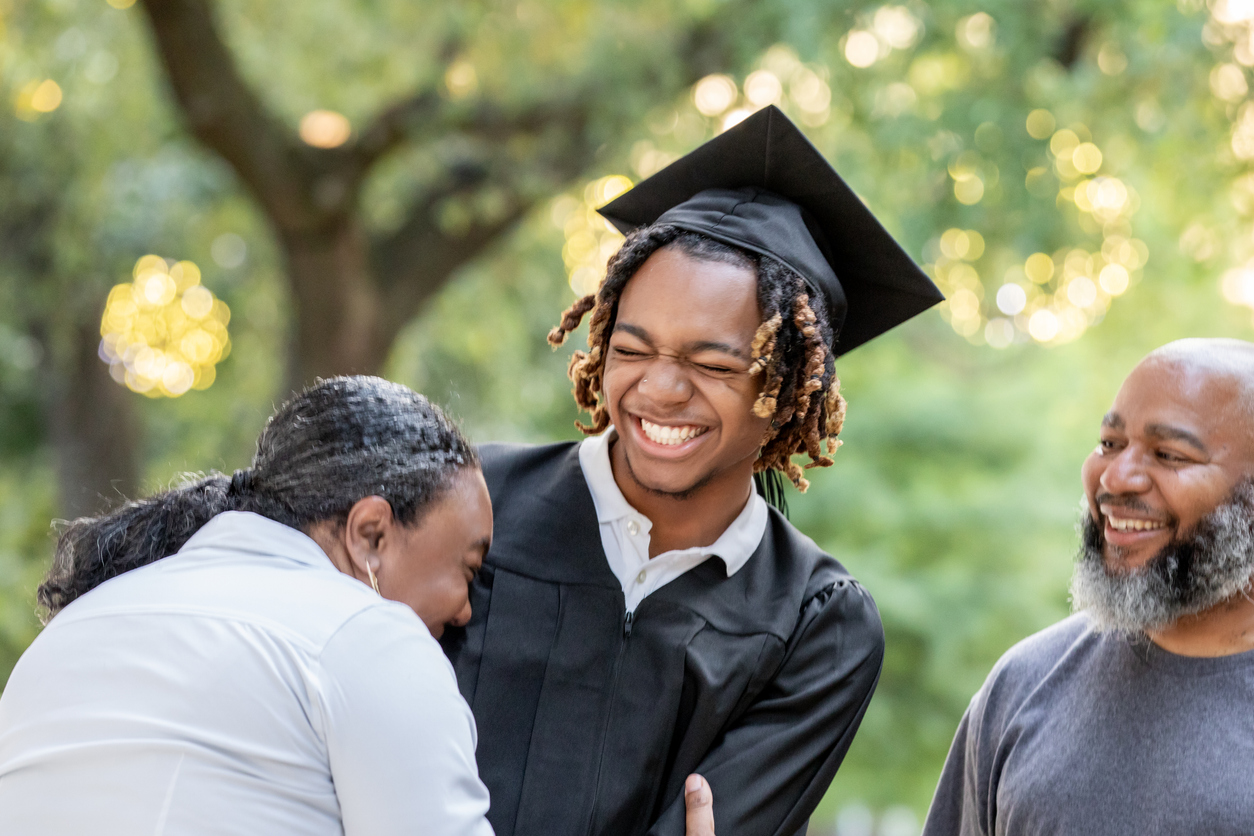 18 Graduation Party Games for an Unforgettable Send-Off