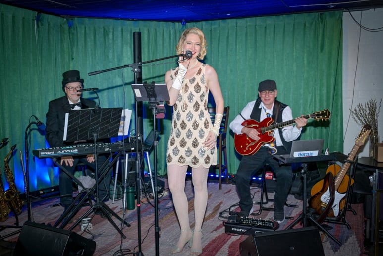 Gallery photo 5 of Jazzona
