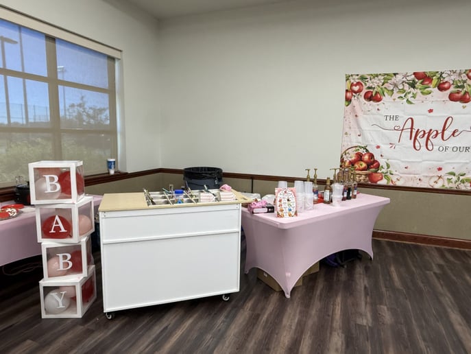 Gallery photo 7 of 2 Flamingos and a Cart