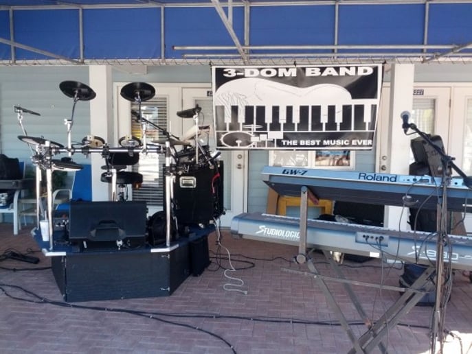 Gallery photo 2 of 3-Dom Band