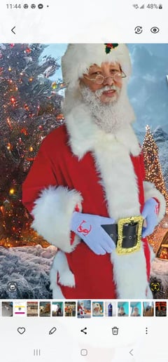 Gallery photo 1 of 337 Santa
