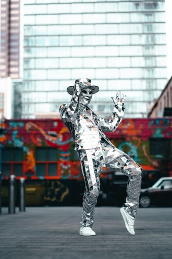 Gallery photo 2 of Mirror Man Juggling Entertainment