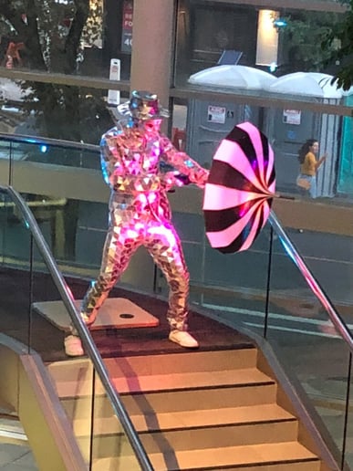 Gallery photo 4 of Mirror Man Juggling Entertainment