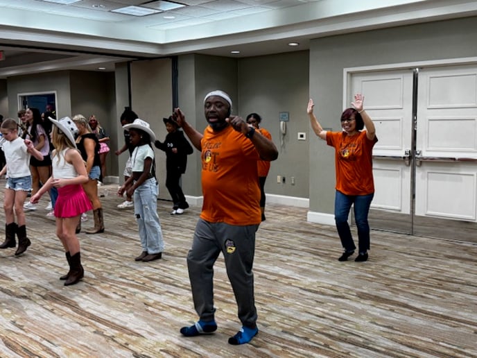 Gallery photo 5 of 410 Line Dancers