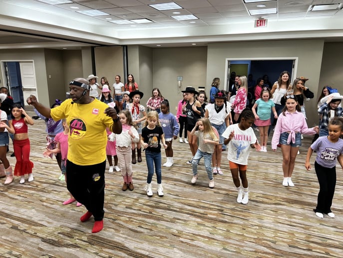 Gallery photo 6 of 410 Line Dancers