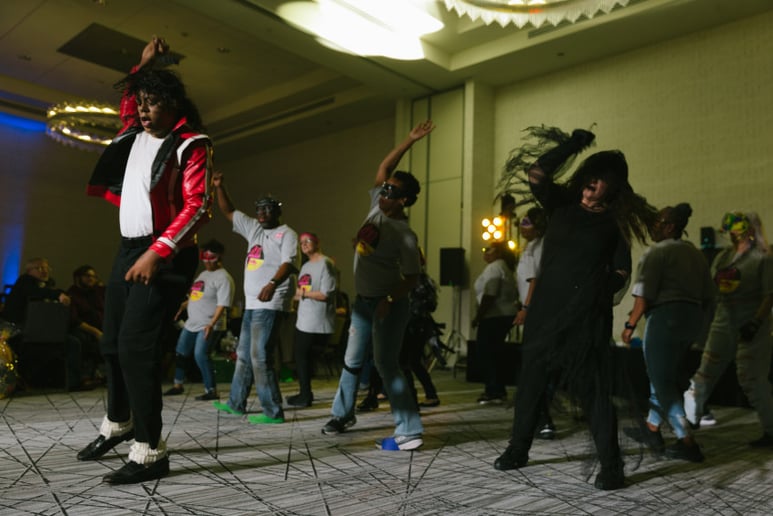 Gallery photo 7 of 410 Line Dancers