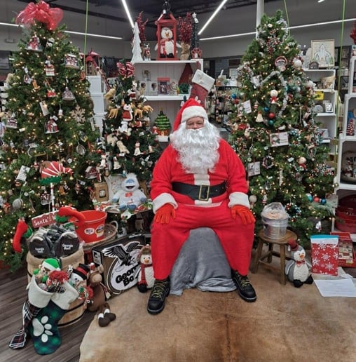 Gallery photo 6 of 417 Santa