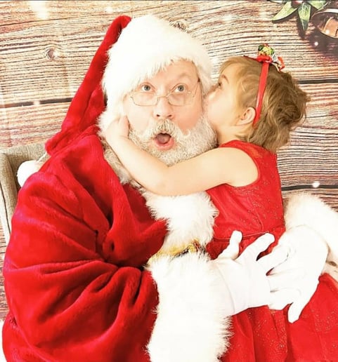Gallery photo 2 of 419 Santa