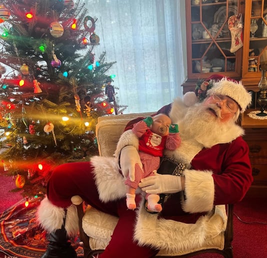 Gallery photo 5 of 419 Santa