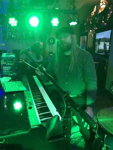 Gallery photo 18 of 4 State Dueling Pianos