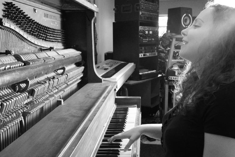 Gallery photo 26 of 4 State Dueling Pianos