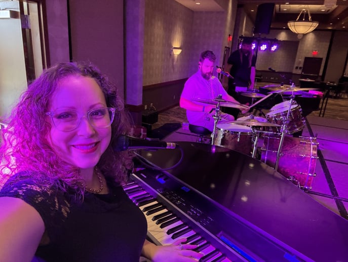 Gallery photo 23 of 4 State Dueling Pianos