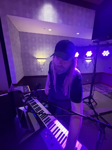 Gallery photo 25 of 4 State Dueling Pianos