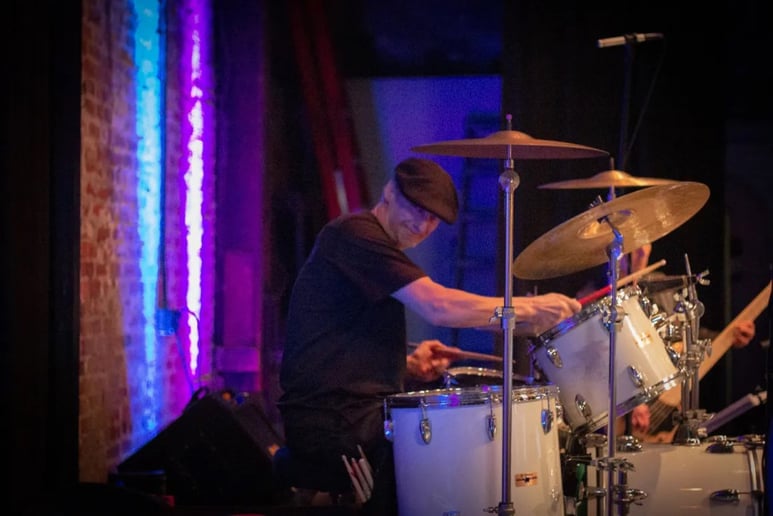 Gallery photo 7 of 56 East Band (60s-70s-80s dance music)