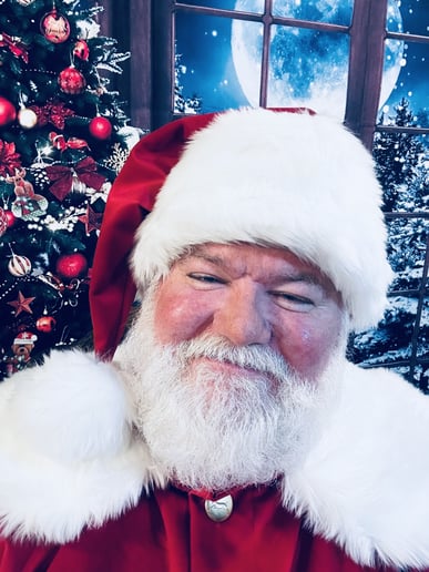 Gallery photo 4 of 570Santa