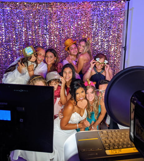 Gallery photo 1 of 5 Mins Of Fame Photobooth
