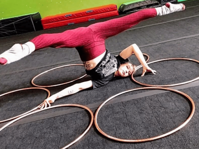 Gallery photo 1 of 7-HulaHoops Act