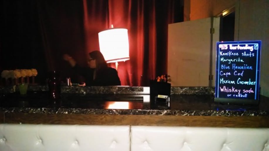Gallery photo 3 of 915 Bartending