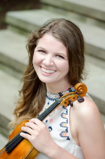 Gallery photo 2 of Abbey Roemer - Violinist and Fiddler