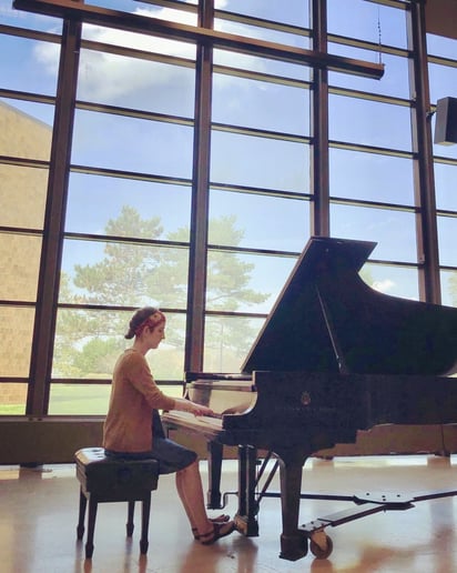 Gallery photo 2 of Abigail Maser - Pianist