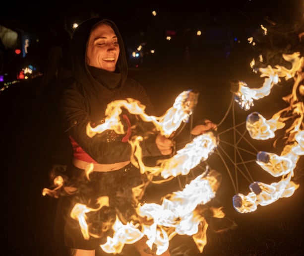 Gallery photo 4 of Damn Danielle – Fire & LED Performer