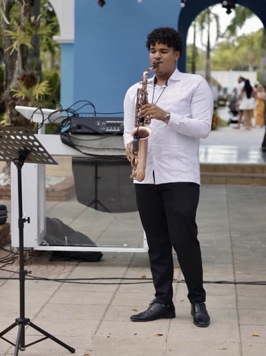 Gallery photo 4 of Abraham Live Sax NYC
