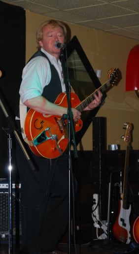 Gallery photo 7 of Steve Prentice - Singing Guitarist