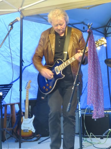 Gallery photo 9 of Steve Prentice - Singing Guitarist