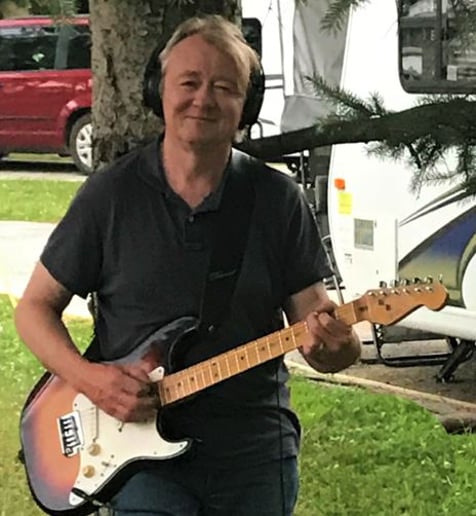 Gallery photo 10 of Steve Prentice - Singing Guitarist