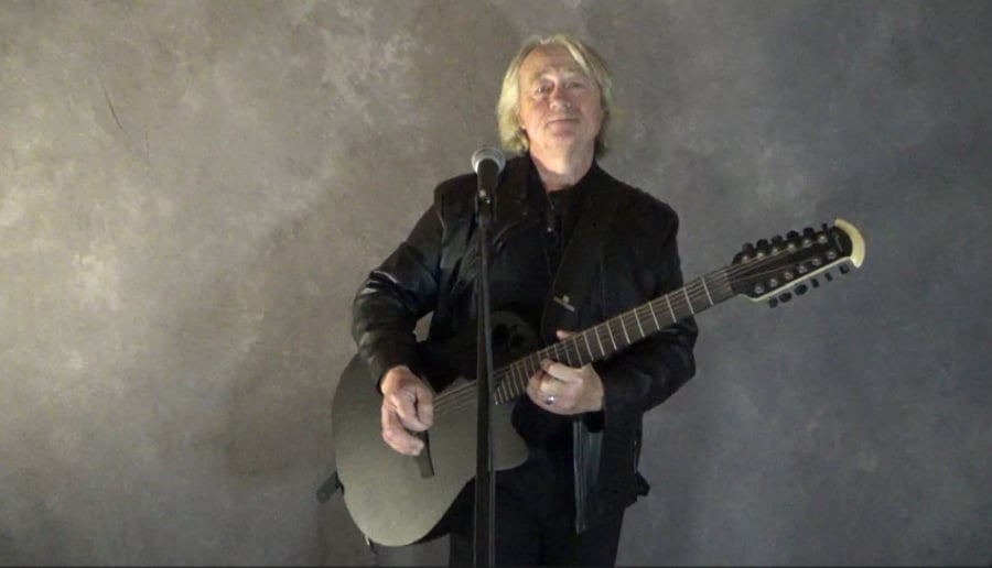 Gallery photo 12 of Steve Prentice - Singing Guitarist