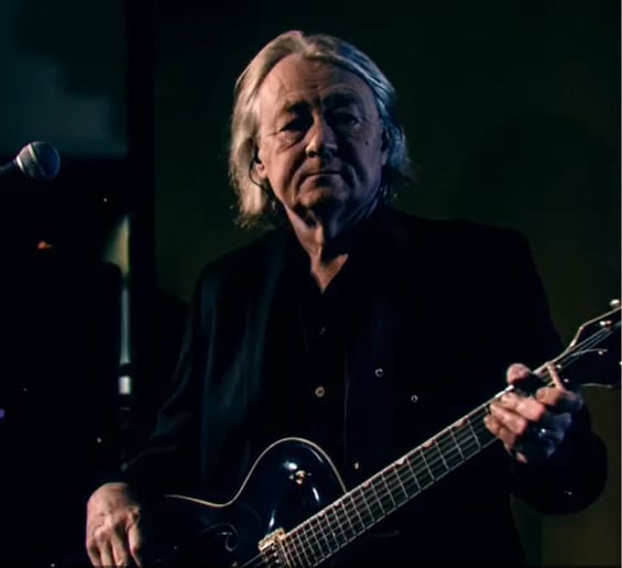 Gallery photo 13 of Steve Prentice - Singing Guitarist
