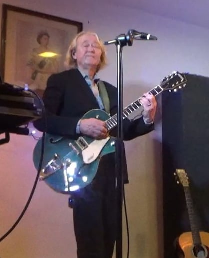 Gallery photo 14 of Steve Prentice - Singing Guitarist