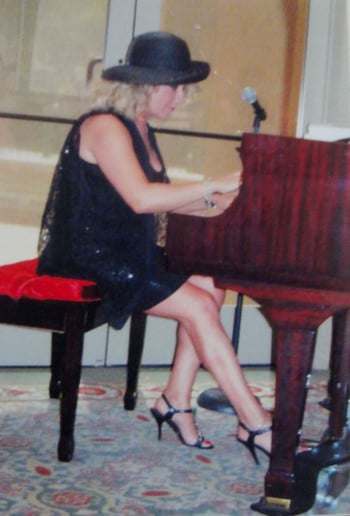 Gallery photo 2 of Acclaimed Pianist/Vocalist --"Piano In Any Style"