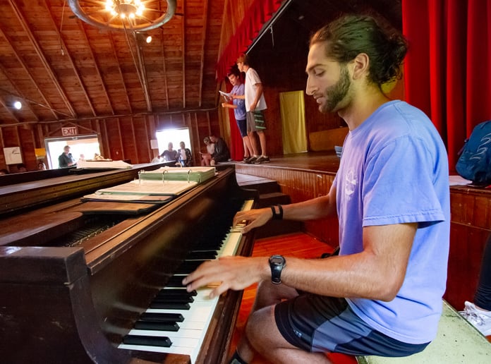 Gallery photo 9 of Chris Sarkis - Pianist & Singer