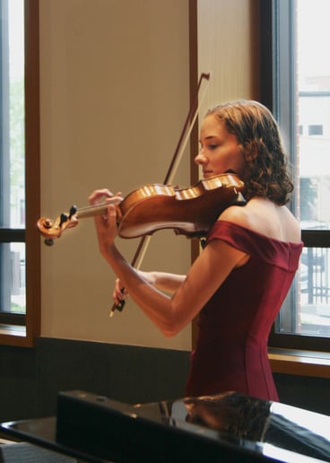 Gallery photo 2 of Jenna K, Accomplished Violinist