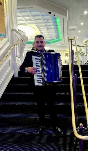 Gallery photo 2 of ORLANDO DOREL - ACCORDION PLAYER