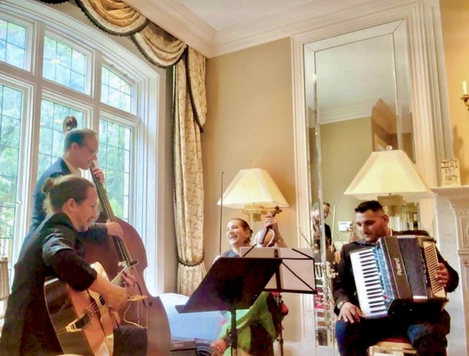 Gallery photo 5 of ORLANDO DOREL - ACCORDION PLAYER