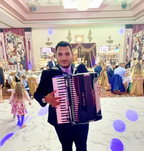Gallery photo 6 of ORLANDO DOREL - ACCORDION PLAYER