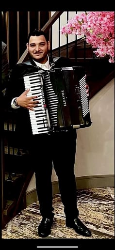 Gallery photo 8 of ORLANDO DOREL - ACCORDION PLAYER