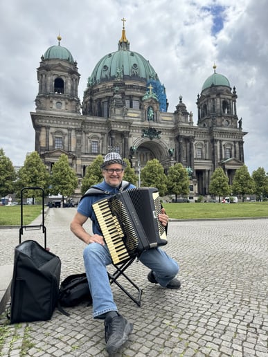 Gallery photo 21 of Jimmy Horzen - Versatile Accordionist