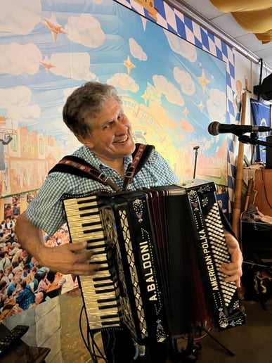 Gallery photo 23 of Jimmy Horzen - Versatile Accordionist