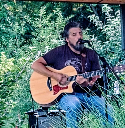 Gallery photo 9 of Acoustic Addiction
