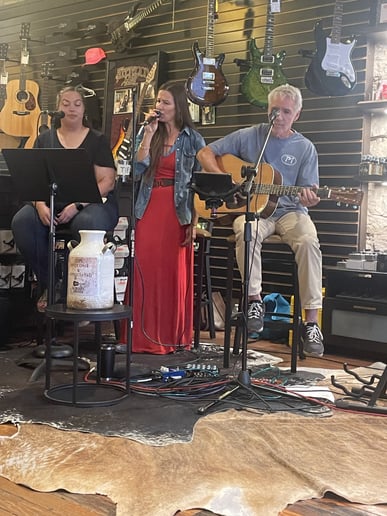 Gallery photo 6 of Acoustic Avenue