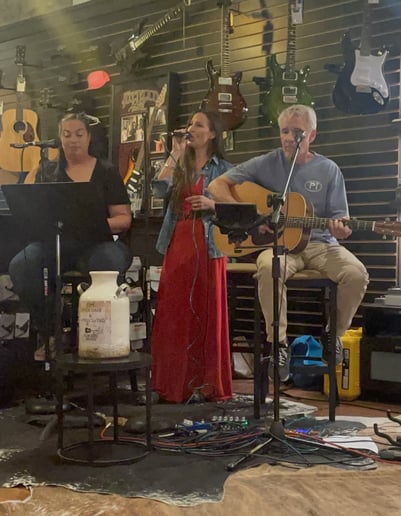 Gallery photo 7 of Acoustic Avenue