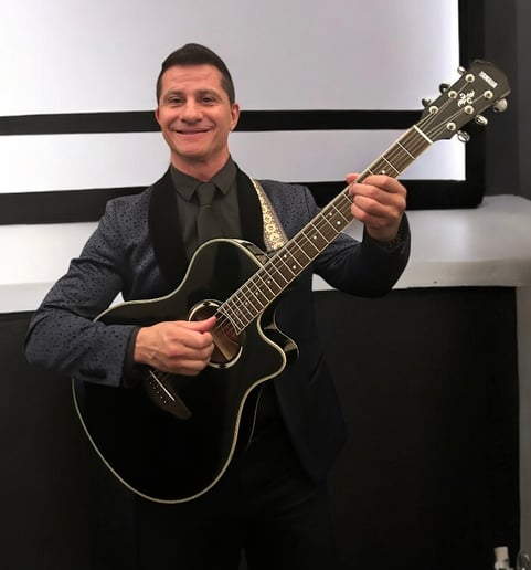 Gallery photo 1 of Acoustic Guitar solo act