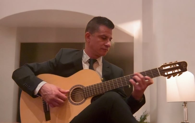 Gallery photo 2 of Acoustic Guitar solo act