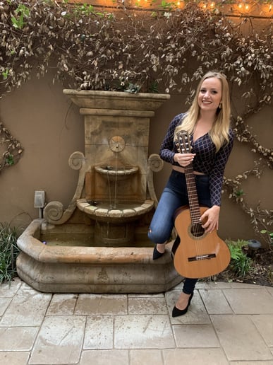 Gallery photo 4 of Ivory Hecker - Singer/Guitarist