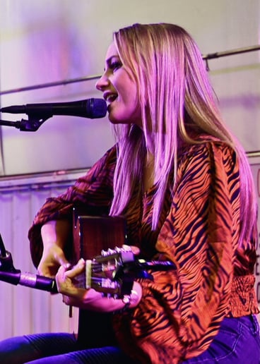 Gallery photo 9 of Ivory Hecker - Singer/Guitarist
