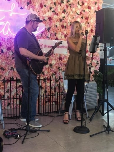 Gallery photo 3 of Acoustic Madness