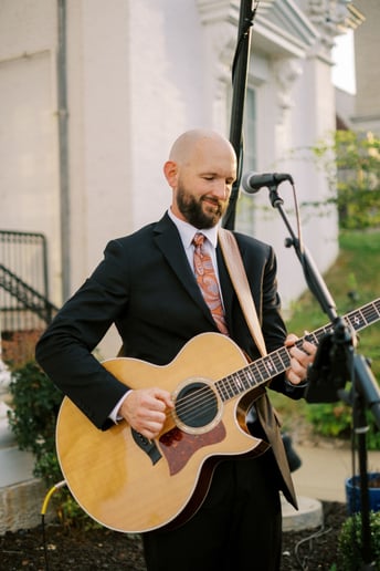 Gallery photo 1 of Stephen Farrior - Acoustic Musician & Event DJ (Louisville Acoustic Jukebox)